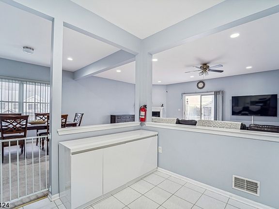 5th image of 4 Summerhill Dr