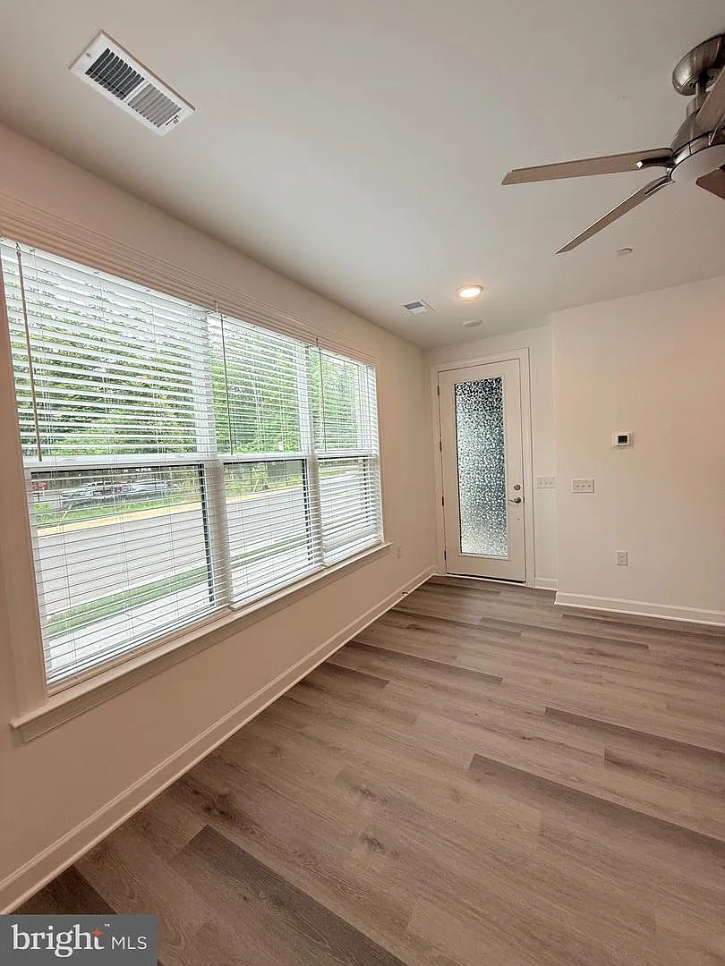 3 bed, 2.5 bath, 1620 sqft, $3,200 — Photo 4