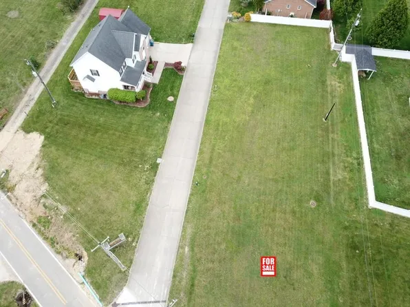 102 Kings Gate Dr, Milton, WV 25541