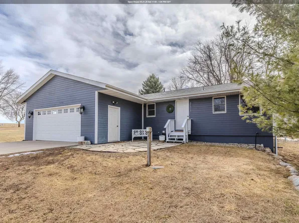 25913 162nd St, Spirit Lake, IA 51360