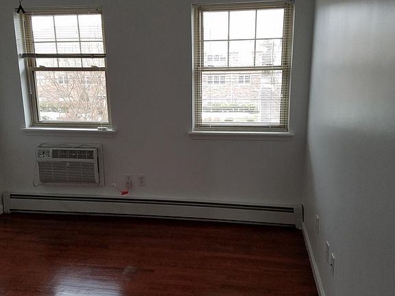 Bedroom, 2 windows, fan, A/C