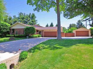 5475 Lakecrest Rd, Caledonia, IL 61011