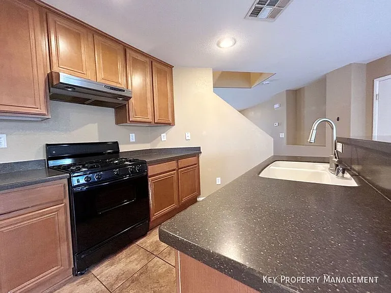 742 Iron Bridge St — Photo 14