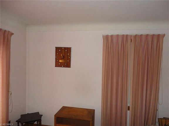 3rd image of 7523 Traymore Ave