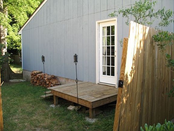 side door to kitchen