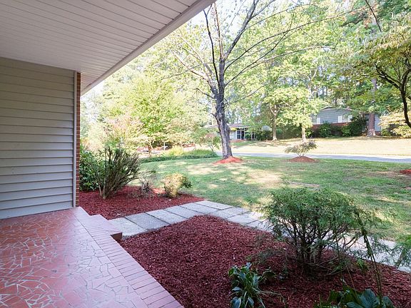4th image of 2517 Netherwood Dr