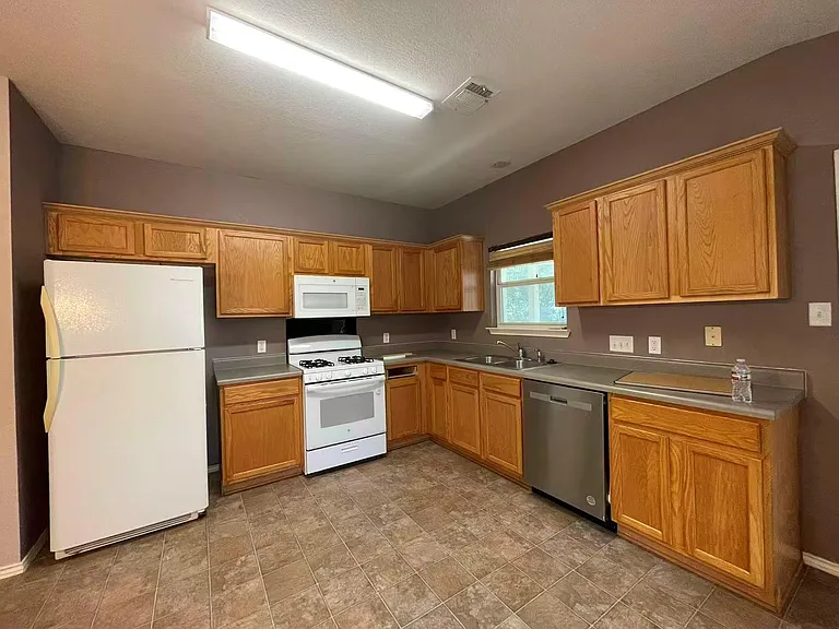 2416 Socorro Bnd — Photo 4