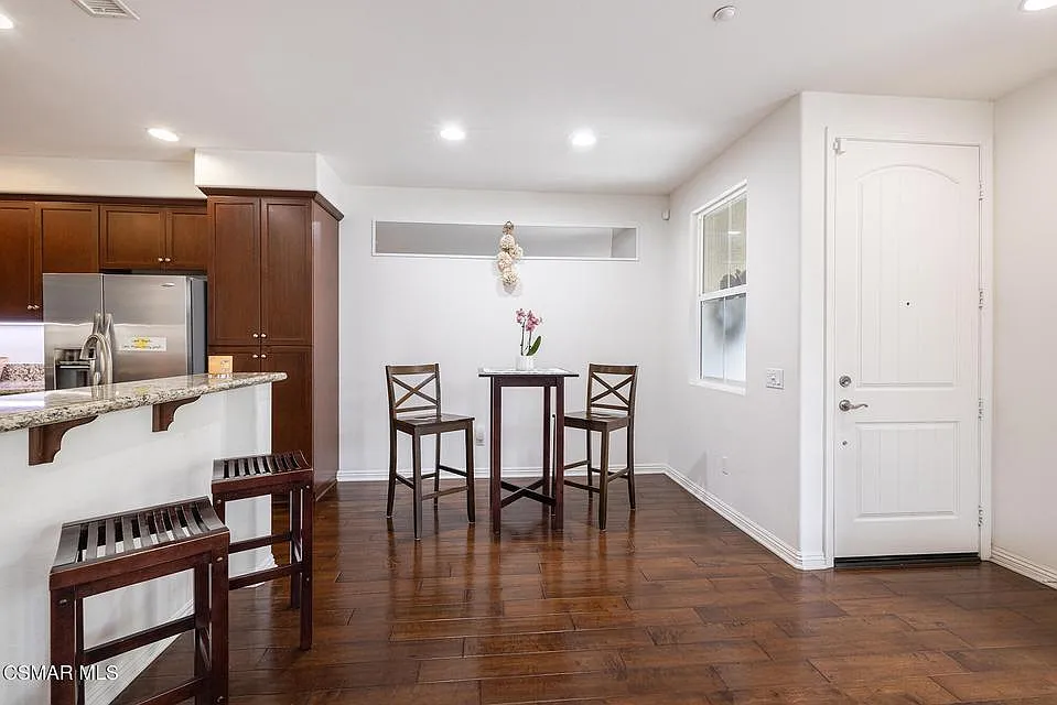 3 bed, 1734 sqft, $4,100 — Photo 3