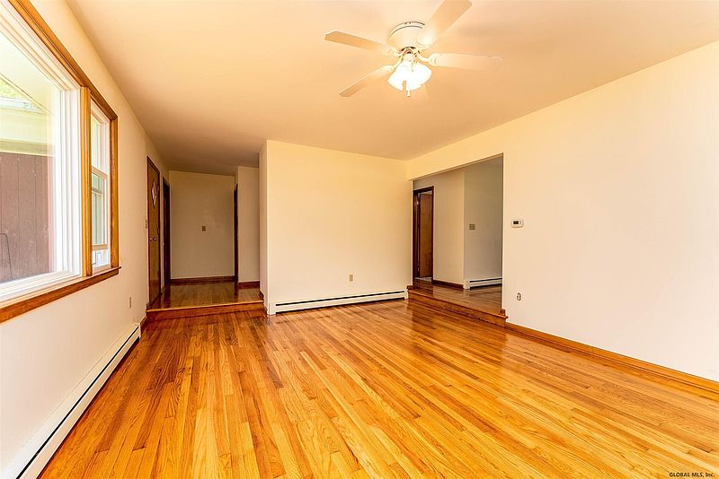 5th image of 517 ALTAMONT Road