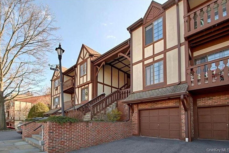 1st image of 72 Foxwood Circle