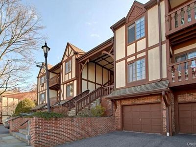 72 Foxwood Circle, Mount Kisco, NY, 10549