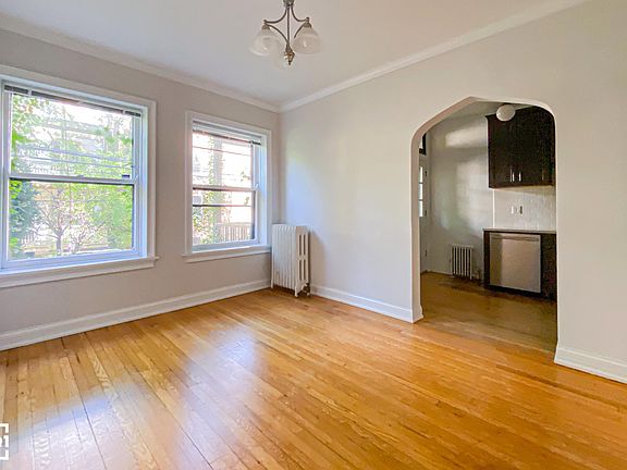 4th image of 652 W Buckingham Pl APT 1W