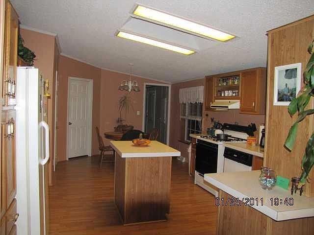 2nd image of 944 Jenkins Rd