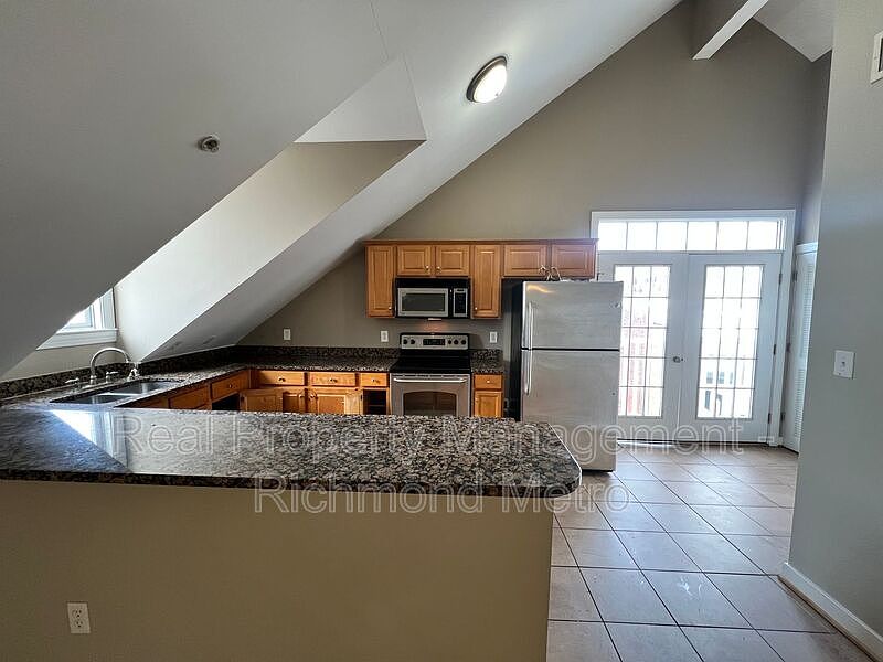 1st image of 215 N 18th St APT 4