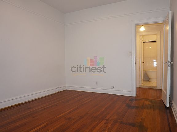 4th image of 601 40th St #D31ne
