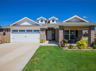 308 Post Oak Ave, Gentry, AR 72734