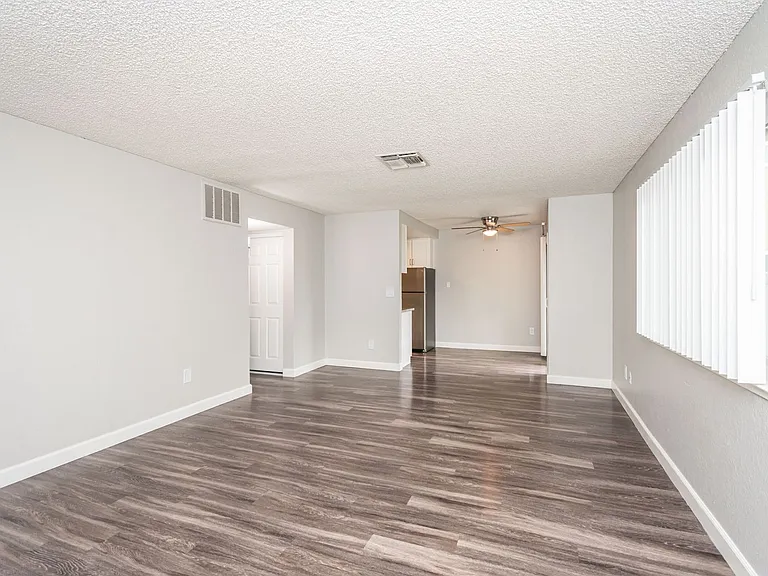 Gold Creek Apartments — Photo 28
