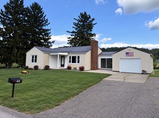 1961 Possum Hollow Rd SE, New Philadelphia, OH 44663