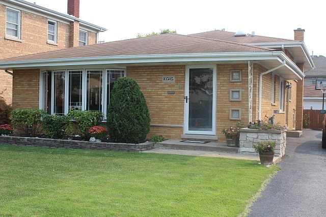1st image of 10505 S Kedvale Ave