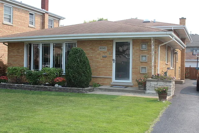 10505 Kedvale Ave photo 1