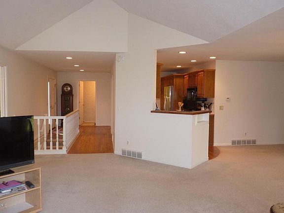5th image of 2639 Wyndham Dr SE