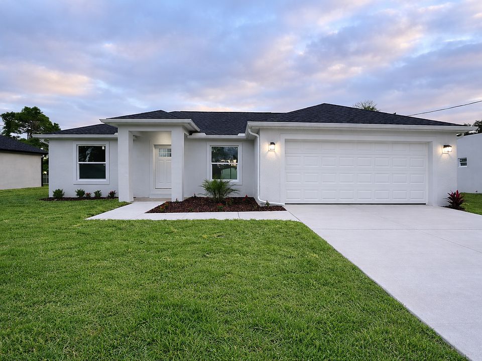 Exterior front, including a two-car garage.

4007 Simca St, Sebring, FL - Home for Rent