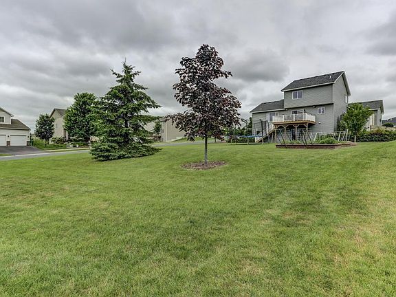 5th image of 809 Golden Oak St NE