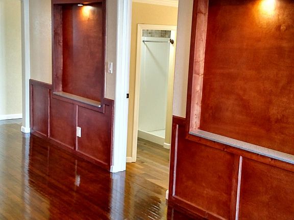 2nd image of 3137 Valle Ave
