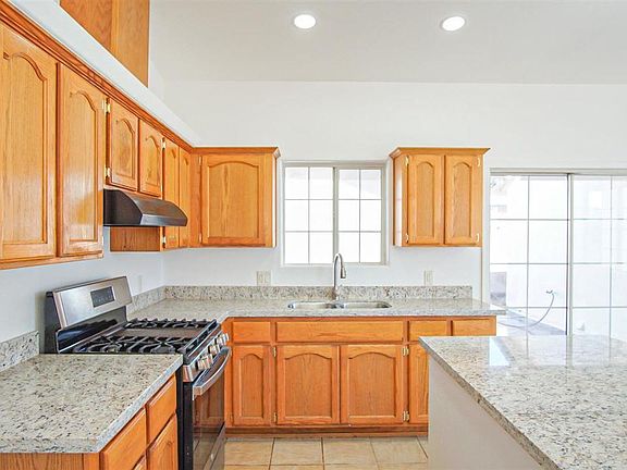 4th image of 753 S Dalton Ave