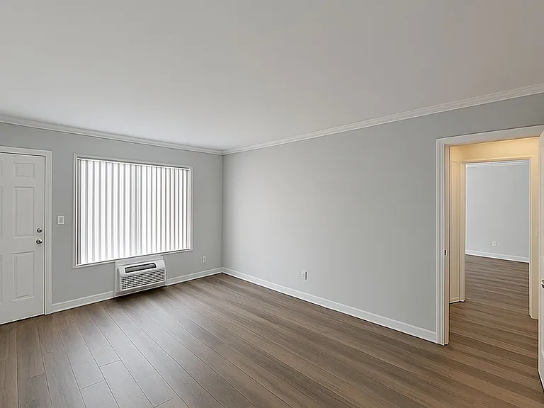 Regina Apartments — Photo 20