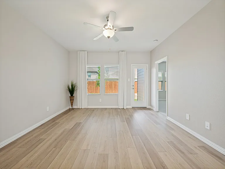 715 Dotty Dr — Photo 5