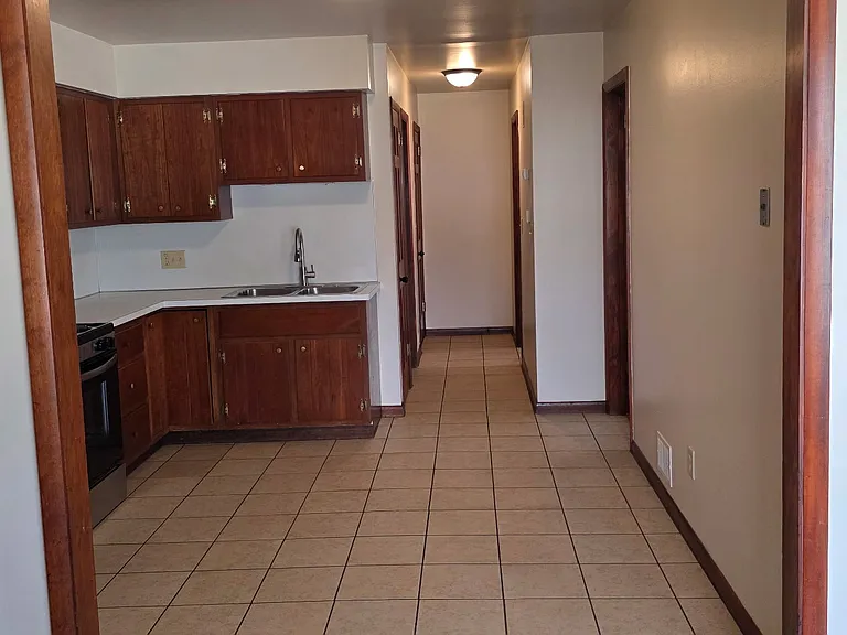 2727 Warwick St — Photo 11