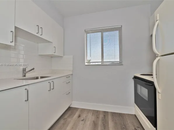 2330 NW 11th St APT 47, Miami, FL 33125