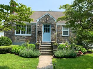 5 Grove St, Cos Cob, CT 06807