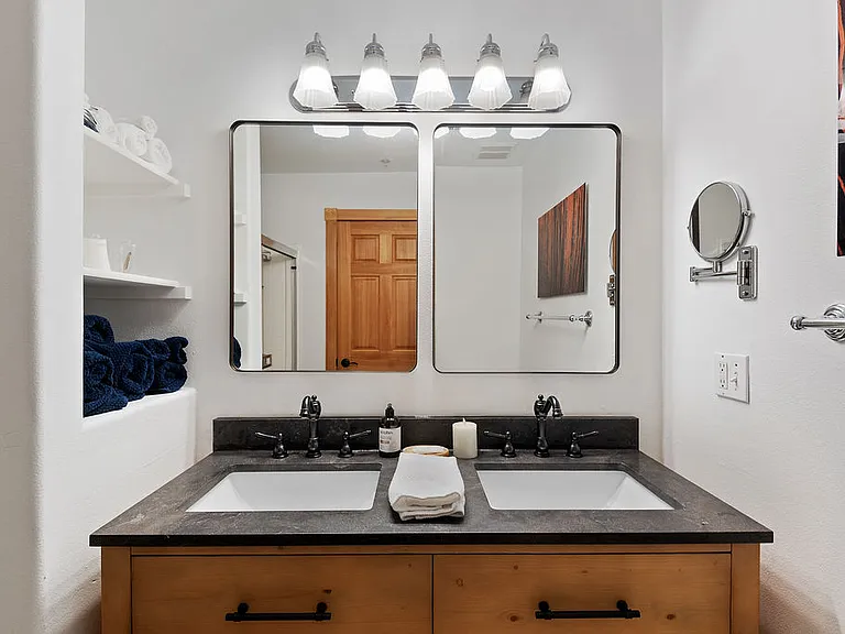 10237 NW Wilshire Ln — Photo 31