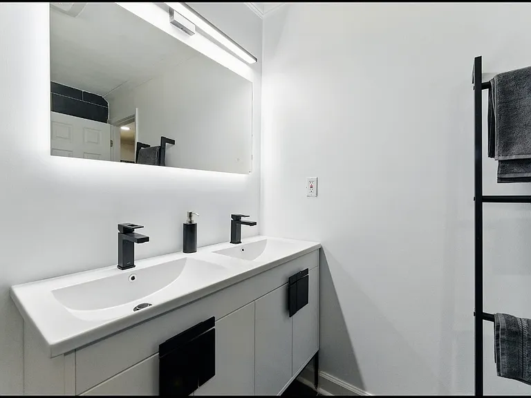 2820 Memorial Dr SE — Photo 10