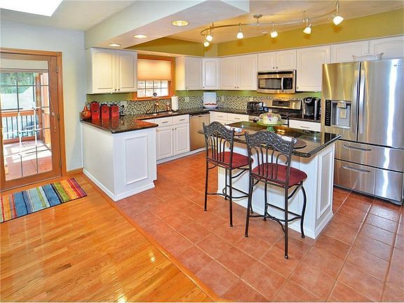 2nd image of 617 Wellington Dr