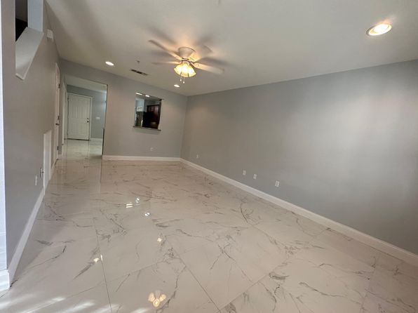 4663 SW 48th Dr APT 138