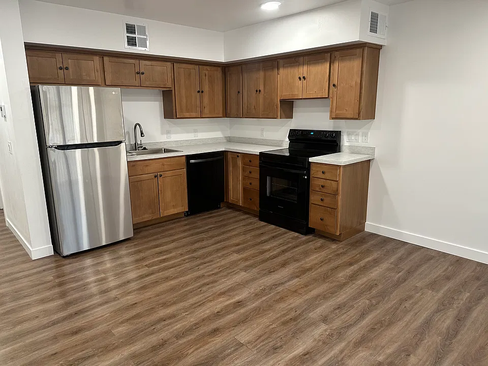 443 Kane Creek Blvd #B-202