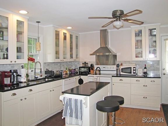 3rd image of 141 Beach Plum Pl