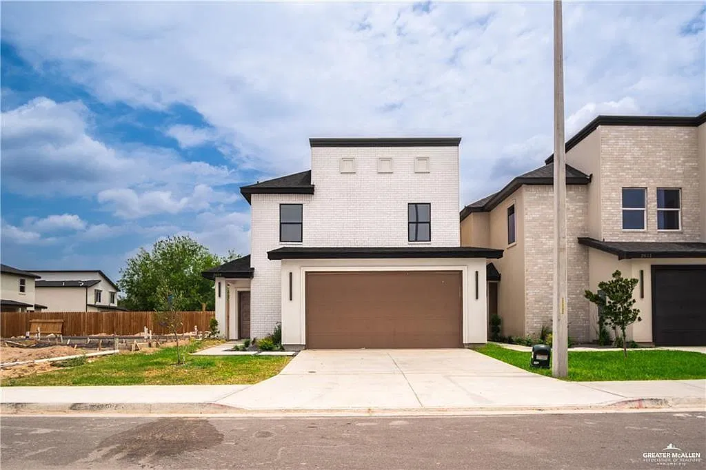 3 bed, 2.5 bath, 1656 sqft, $2,300 — Photo 1