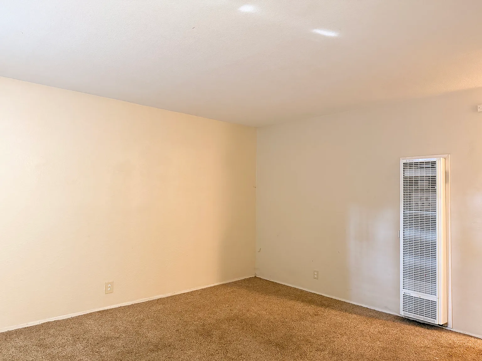 2 bed, 690 sqft, $1,700 — Photo 1
