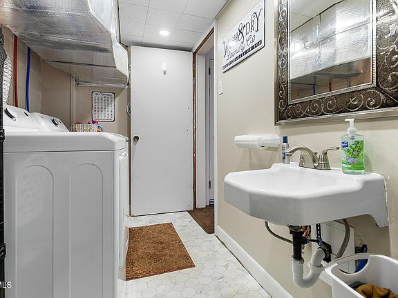 44th image of 441 Merriwood Dr
