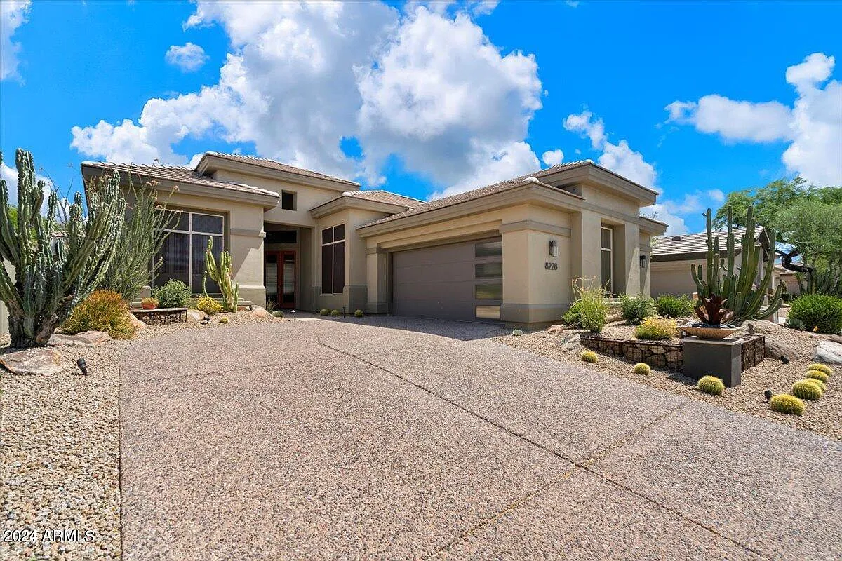 2 bed, 2.0 bath, 2306 sqft, $4,250 — Photo 1