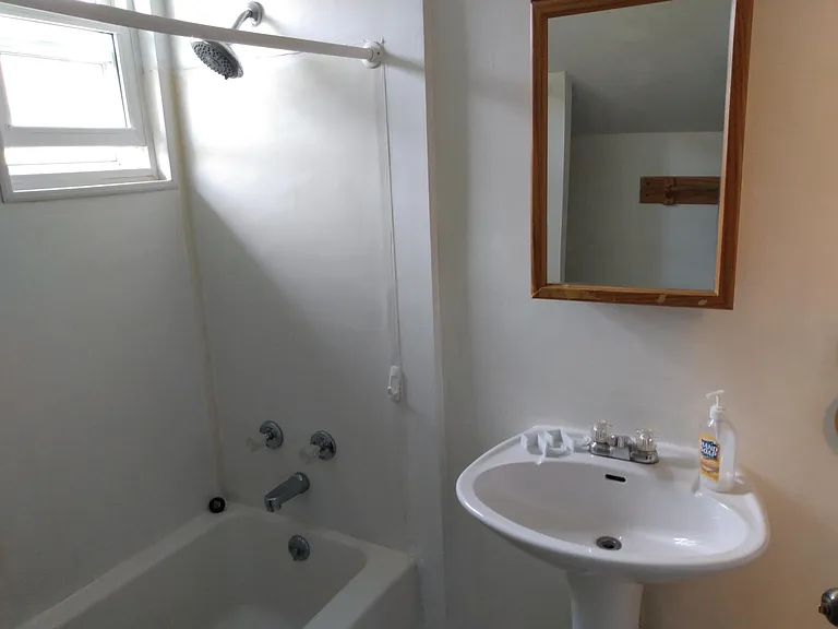 110 Williams Ave — Photo 4