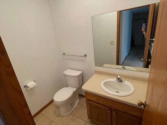 4th image of 228 Joellen Dr