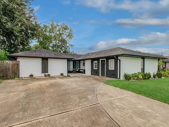 3rd image of 1327 Fallbrook Dr