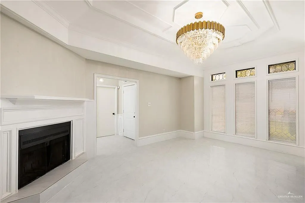 4 bed, 2.0 bath, 2079 sqft, $1,850 — Photo 2