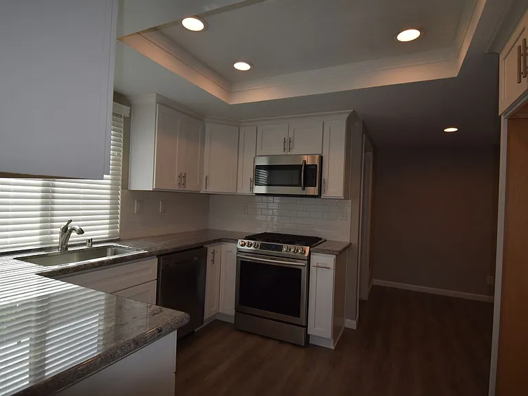 301 Willowood Ct — Photo 4