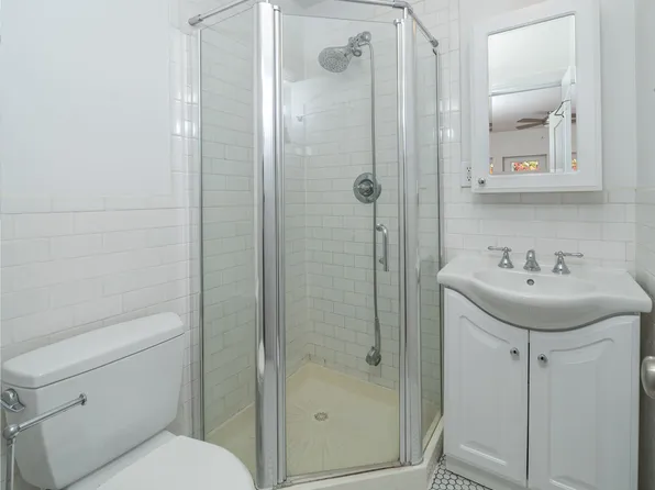 612 East Seventh Street image 9 of 21